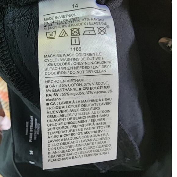 New NWT Old Navy Black High Rise Pixie Straight Slacks Chino Size 14 - Picture 15 of 16